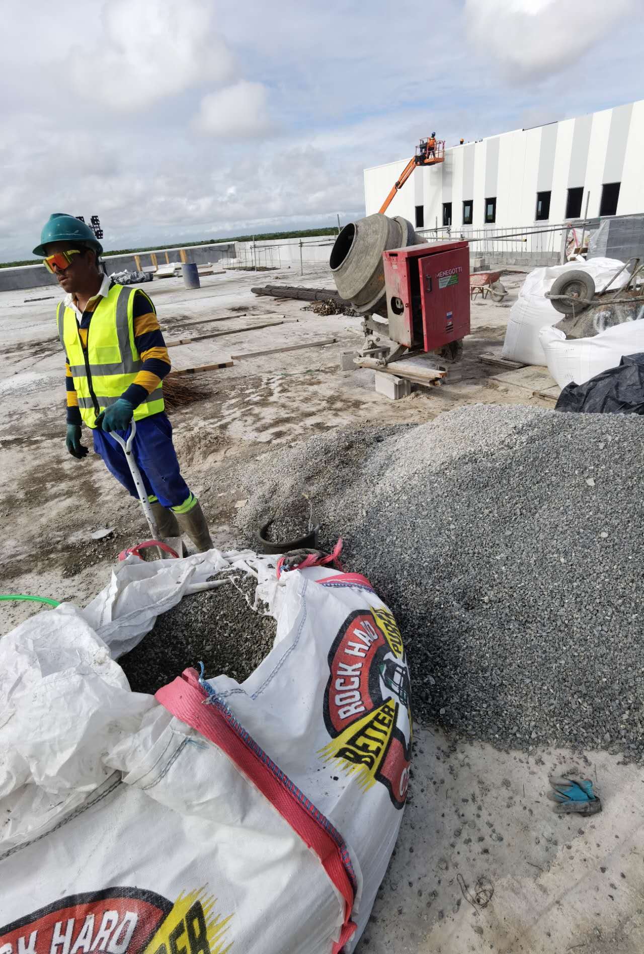 We can do large scale or small scale concrete works to suit your needs